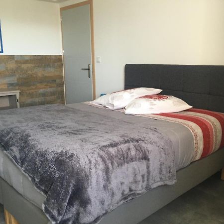 Appartement T2 Independant Dans Maison Pugny-Chatenod Exterior photo